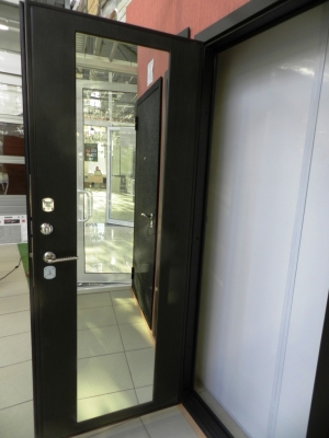 Дверь Делакс П68 с МДФ панелью и встроенным зеркалом   